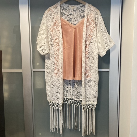 3/$15 Ardene White Lace Shawl - Picture 3 of 4